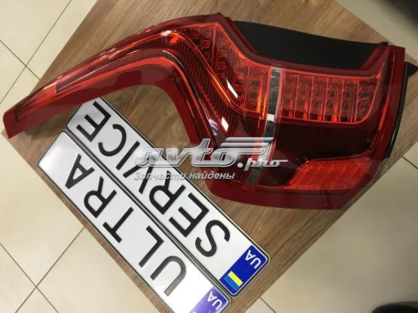 Lanterna traseira esquerda 32228212 Volvo