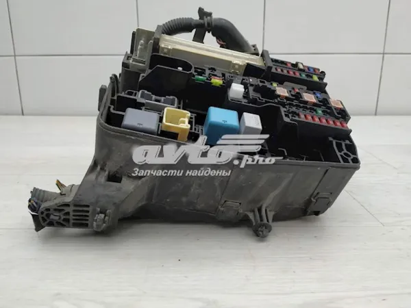 Unidade de dispositivos de segurança Toyota Avensis III