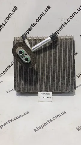 Moldura de grelha do radiador inferior 863562W000 Hyundai/Kia