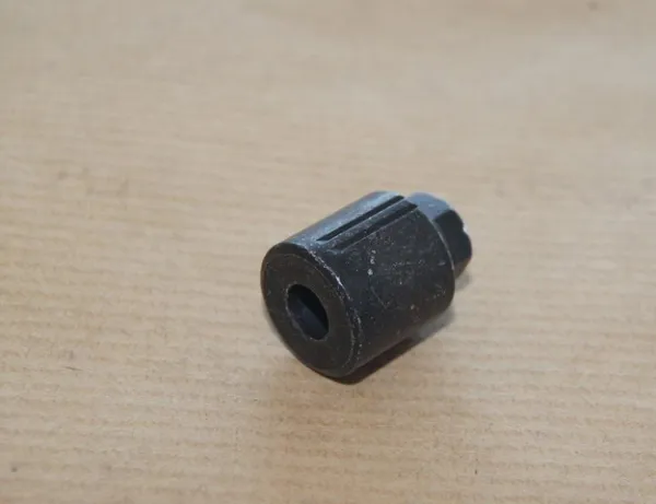 Porca de fixação do injetor SHY113148A Mazda