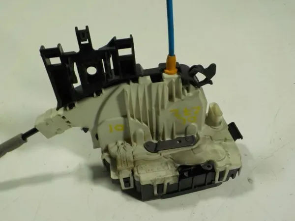 Fecho da porta dianteira esquerda A0997201901 Mercedes